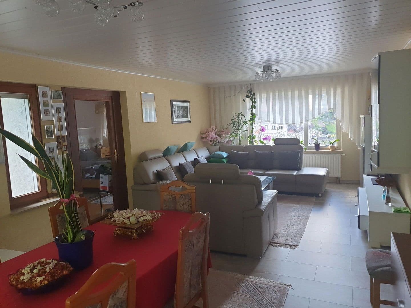 Prodej domu 260 m², pozemek 1.183 m², Häglesweg 14, Neuenbürg, Bádensko-Württembersko Prodej domu 260 m², pozemek 1.183 m², Häglesweg 14, Neuenbürg, Bádensko-Württembersko