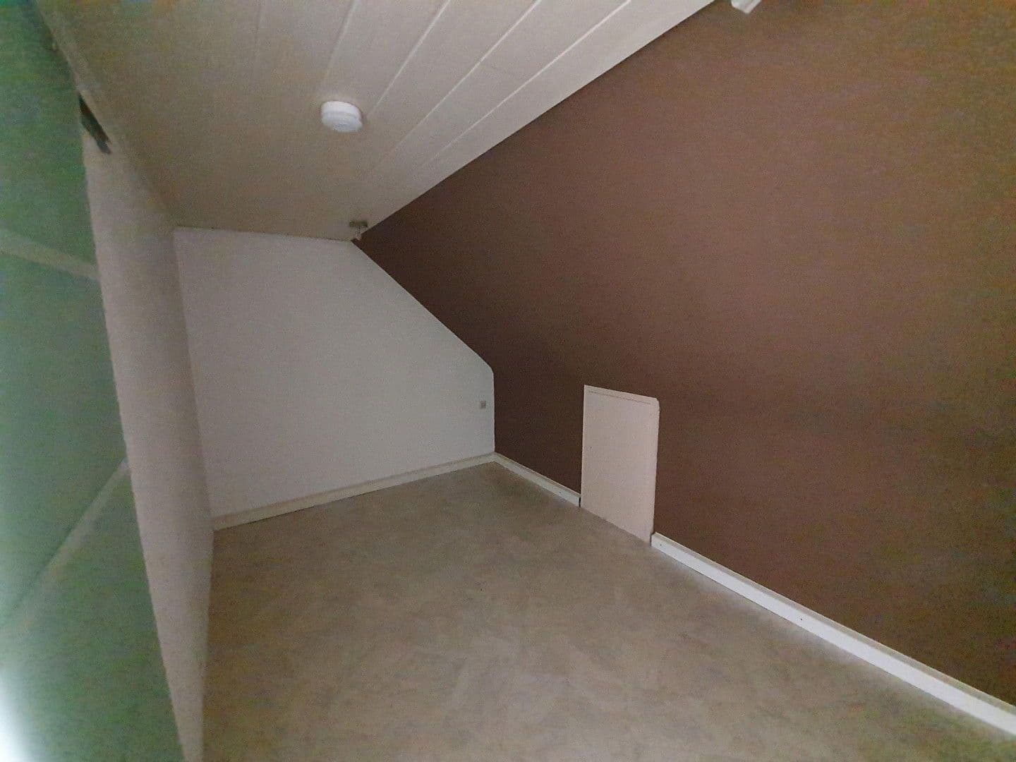 Prodej domu 260 m², pozemek 1.183 m², Häglesweg 14, Neuenbürg, Bádensko-Württembersko Prodej domu 260 m², pozemek 1.183 m², Häglesweg 14, Neuenbürg, Bádensko-Württembersko