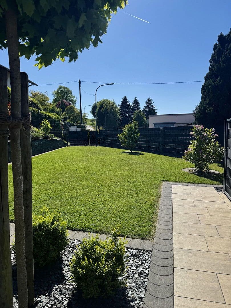 Prodej domu 205 m², pozemek 1.100 m², Steiningen, Porýní-Falc Prodej domu 205 m², pozemek 1.100 m², Steiningen, Porýní-Falc