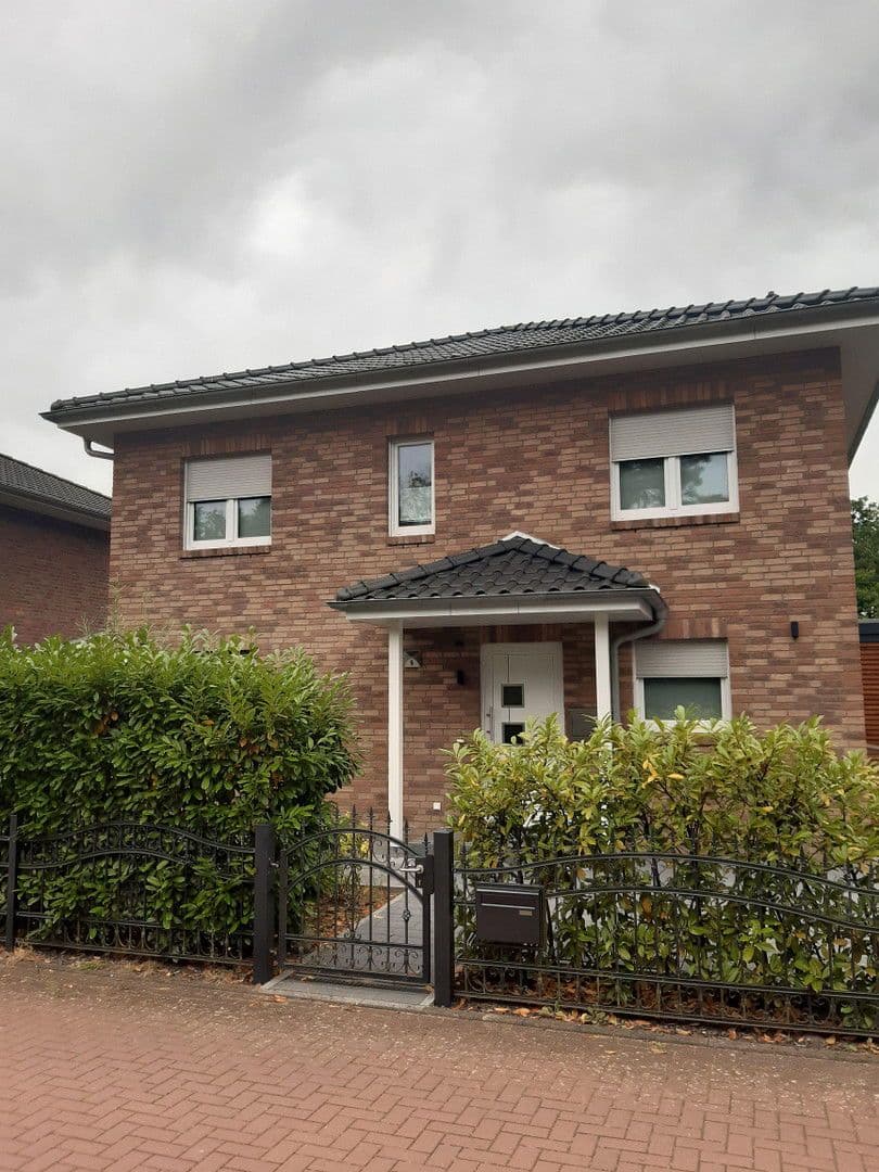 Prodej domu 137 m², pozemek 520 m², Pinneberg, Šlesvicko-Holštýnsko Prodej domu 137 m², pozemek 520 m², Pinneberg, Šlesvicko-Holštýnsko