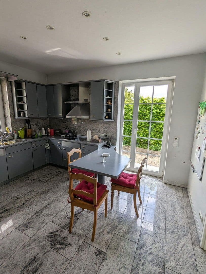 Pronájem domu 170 m², pozemek 3.000 m², Rinteln, Dolní Sasko Pronájem domu 170 m², pozemek 3.000 m², Rinteln, Dolní Sasko