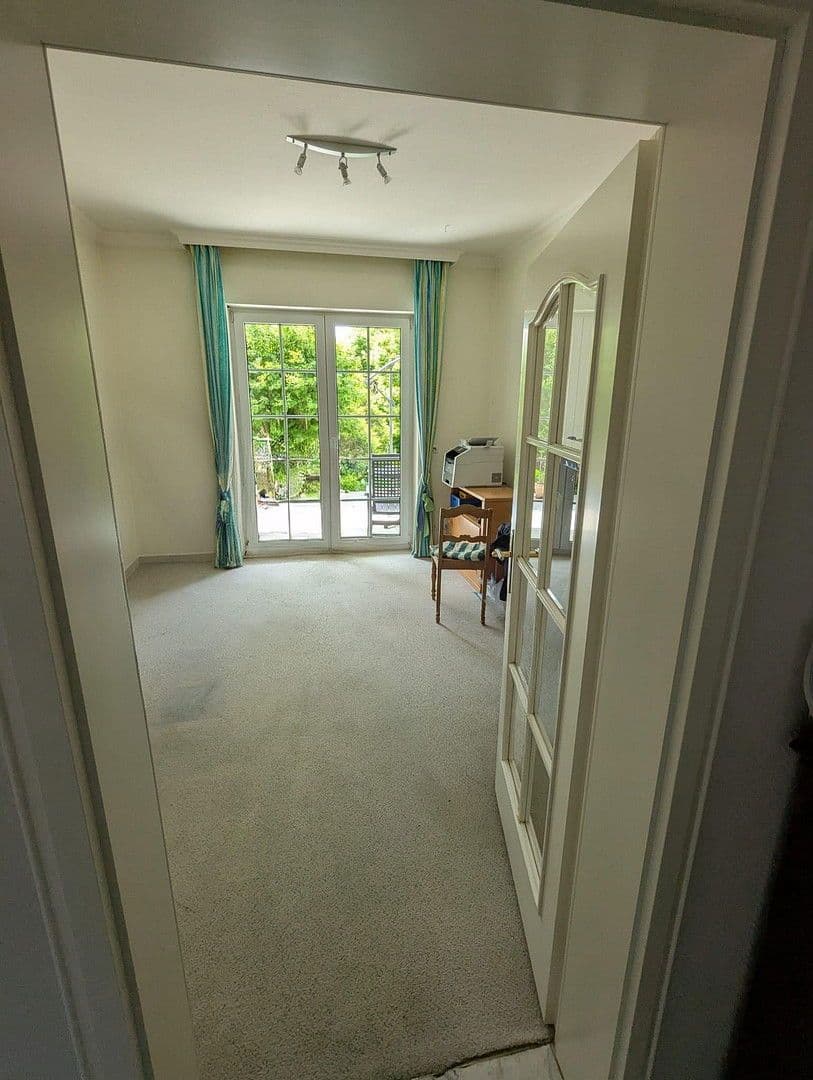 Pronájem domu 170 m², pozemek 3.000 m², Rinteln, Dolní Sasko Pronájem domu 170 m², pozemek 3.000 m², Rinteln, Dolní Sasko