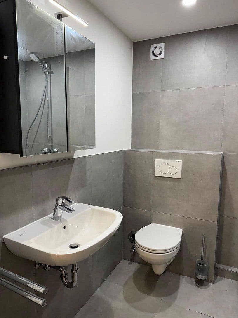 Pronájem bytu 3+1 64 m², Kölner Straße 228, Krefeld, Severní Porýní-Vestfálsko Pronájem bytu 3+1 64 m², Kölner Straße 228, Krefeld, Severní Porýní-Vestfálsko