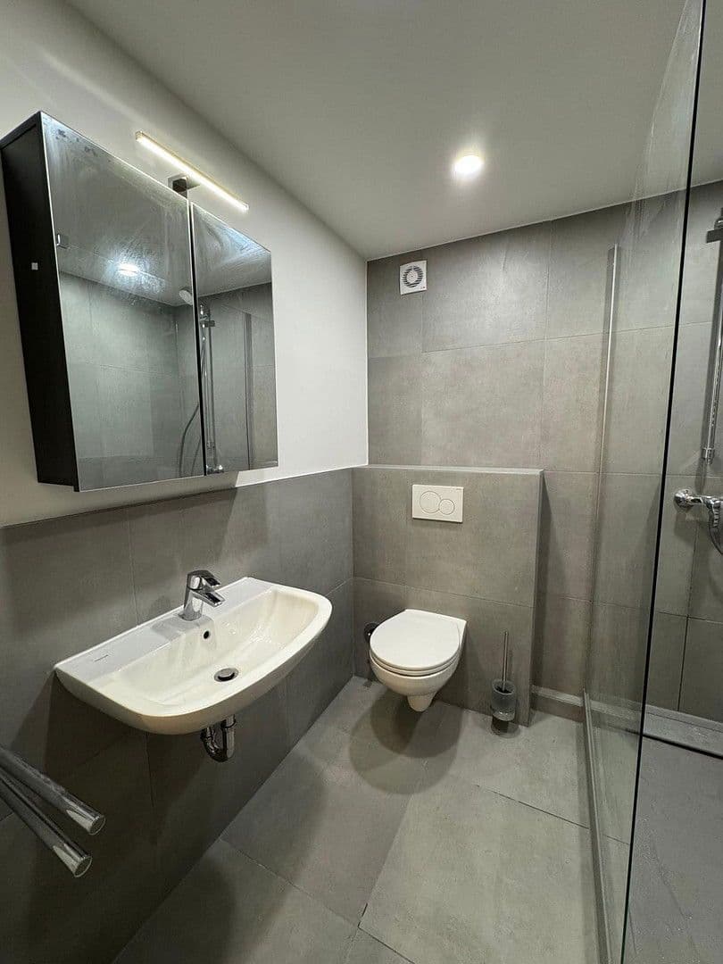 Pronájem bytu 3+1 64 m², Kölner Straße 228, Krefeld, Severní Porýní-Vestfálsko Pronájem bytu 3+1 64 m², Kölner Straße 228, Krefeld, Severní Porýní-Vestfálsko