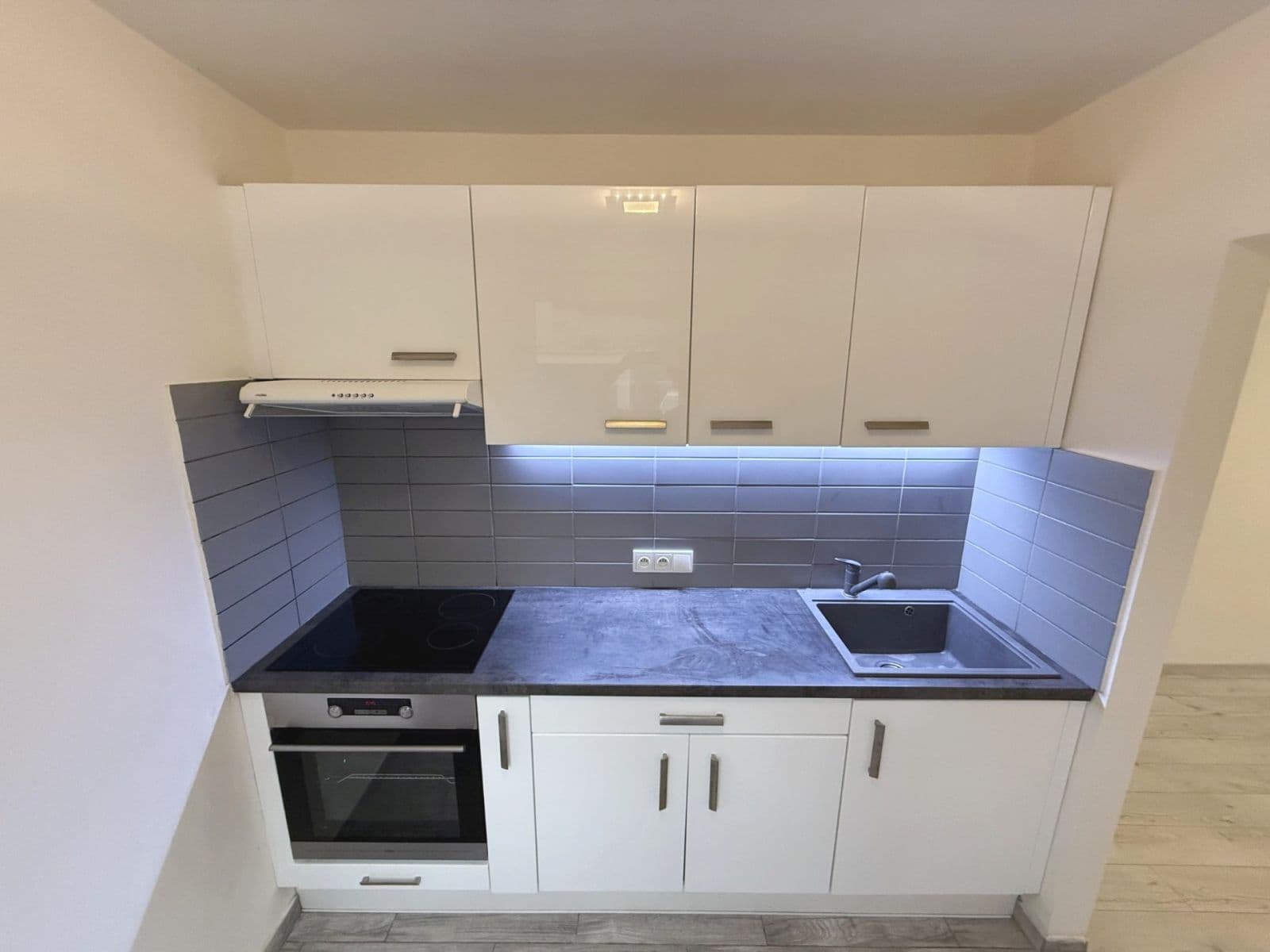 Prodej bytu 2+kk 50 m², Nad Závodištěm, Praha, Praha Prodej bytu 2+kk 50 m², Nad Závodištěm, Praha, Praha