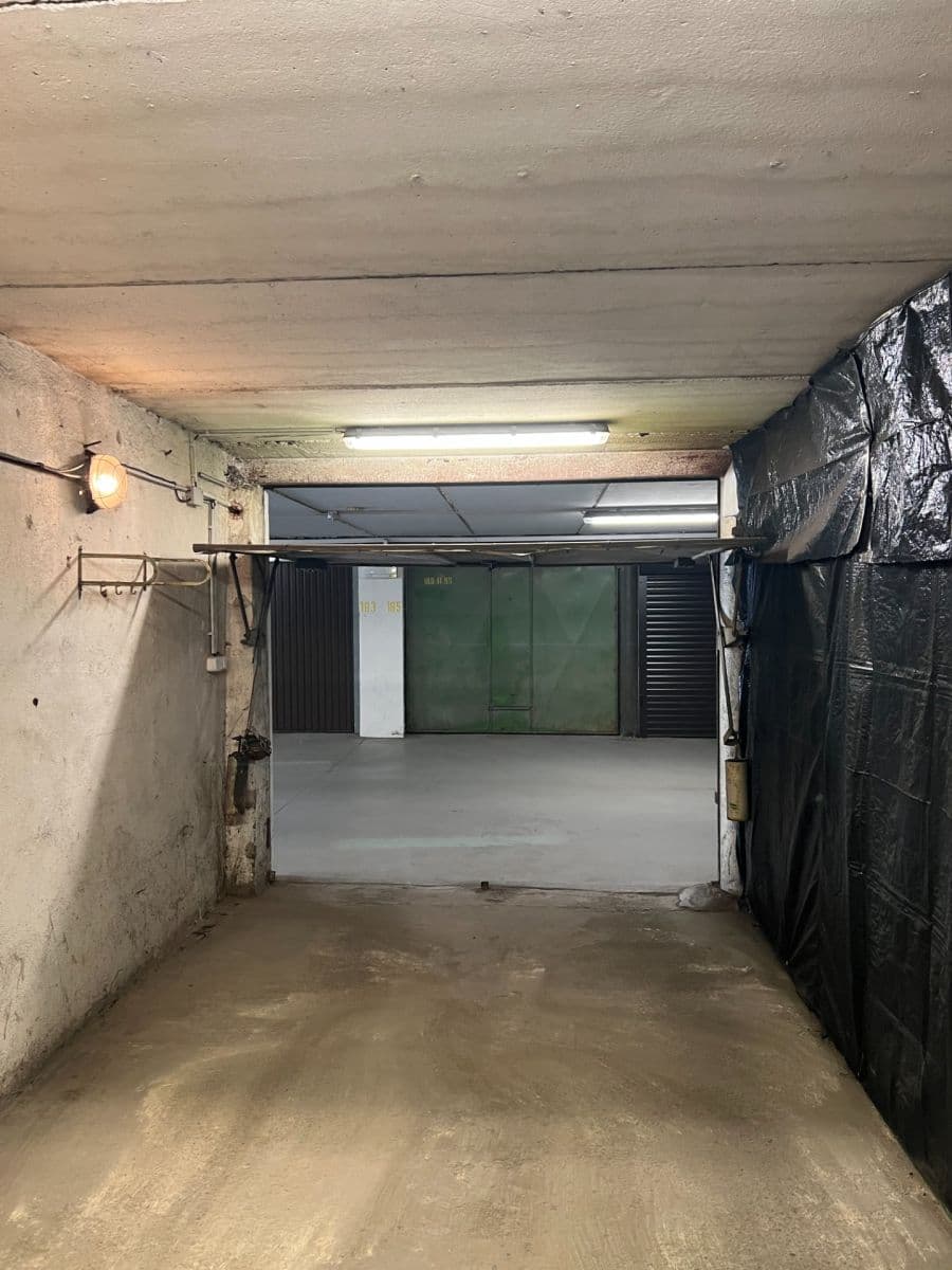 Pronájem garáže 16 m², Kladno, Středočeský kraj Pronájem garáže 16 m², Kladno, Středočeský kraj