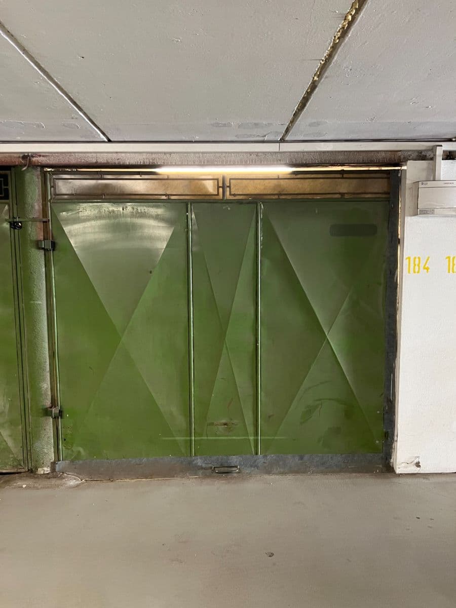 Pronájem garáže 16 m², Kladno, Středočeský kraj Pronájem garáže 16 m², Kladno, Středočeský kraj