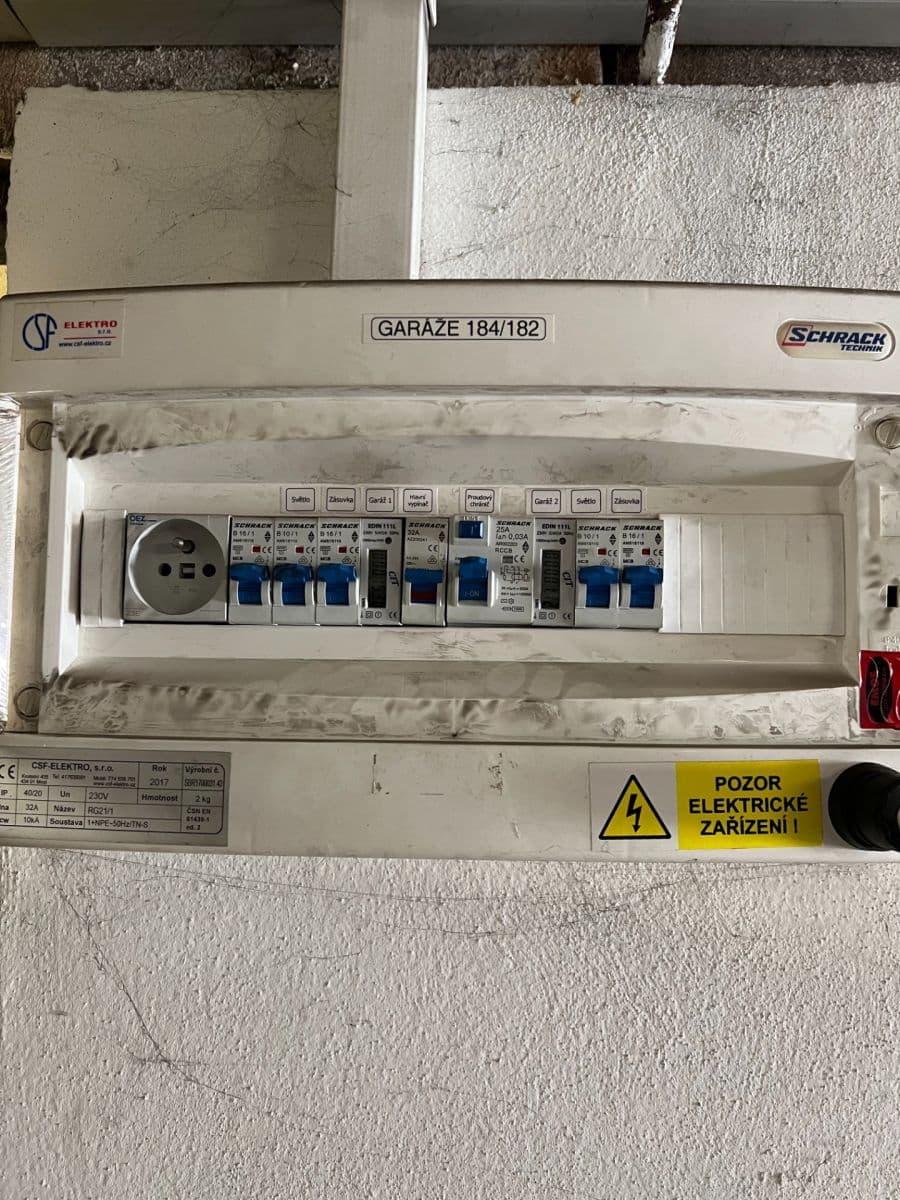 Pronájem garáže 16 m², Kladno, Středočeský kraj Pronájem garáže 16 m², Kladno, Středočeský kraj