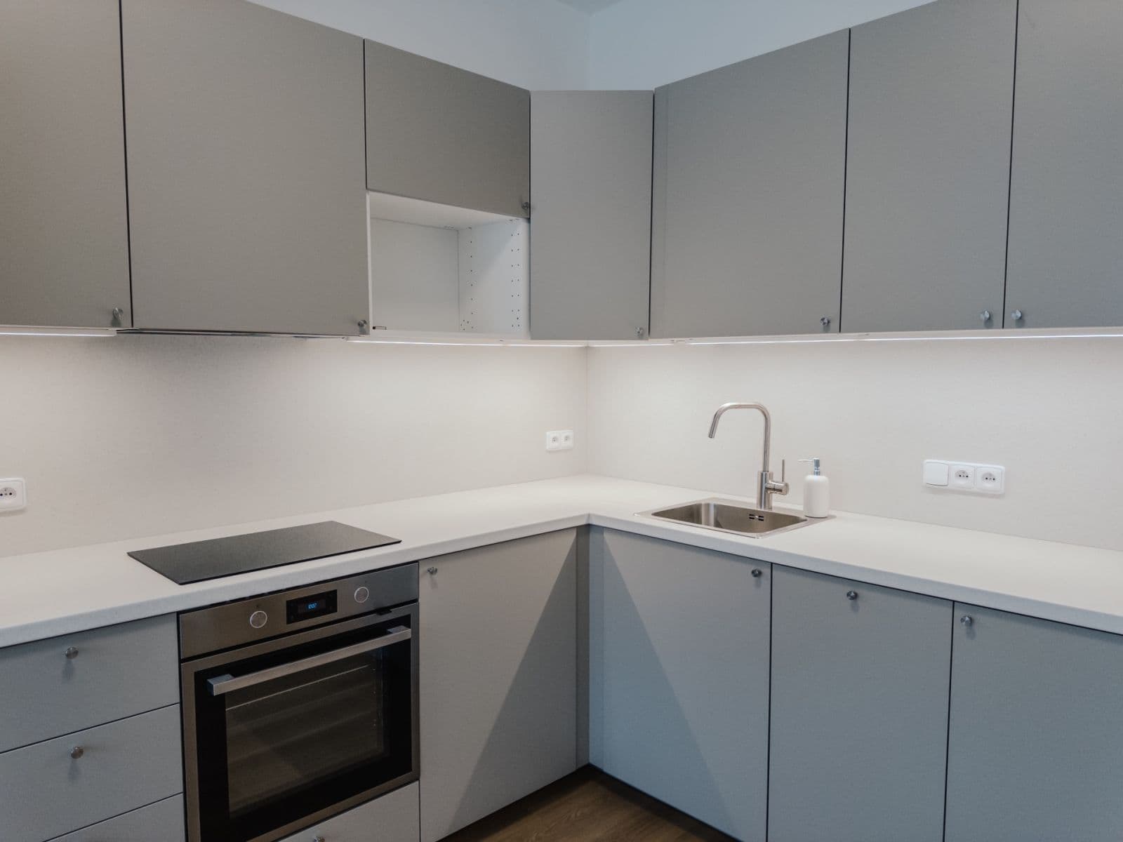 Pronájem bytu 2+kk 60 m², Kubelíkova, Praha, Praha Pronájem bytu 2+kk 60 m², Kubelíkova, Praha, Praha