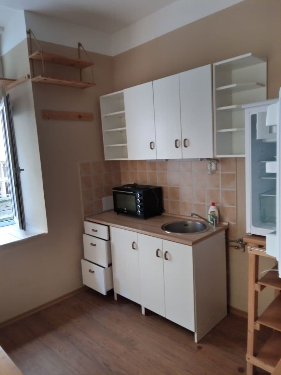Pronájem bytu 1+kk 14 m², Pekařská, Olomouc, Olomoucký kraj Pronájem bytu 1+kk 14 m², Pekařská, Olomouc, Olomoucký kraj