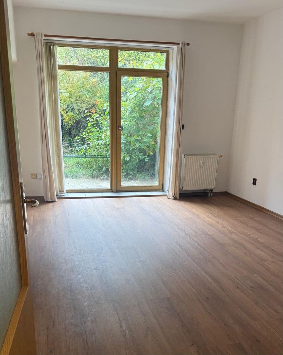 Pronájem bytu 1+kk 36 m², Na Hrázce, Hradec Králové, Královéhradecký kraj Pronájem bytu 1+kk 36 m², Na Hrázce, Hradec Králové, Královéhradecký kraj