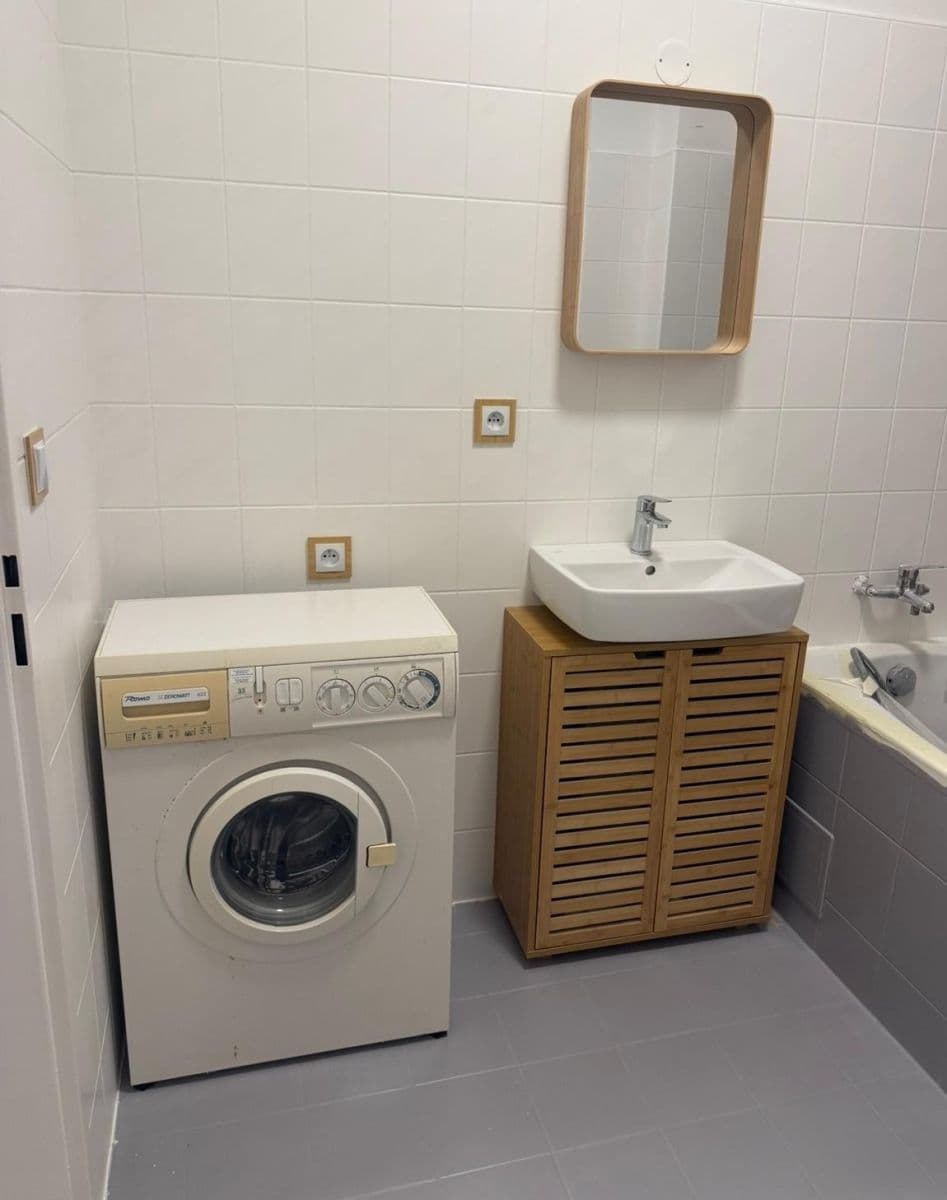 Pronájem bytu 1+kk 36 m², Na Hrázce, Hradec Králové, Královéhradecký kraj Pronájem bytu 1+kk 36 m², Na Hrázce, Hradec Králové, Královéhradecký kraj