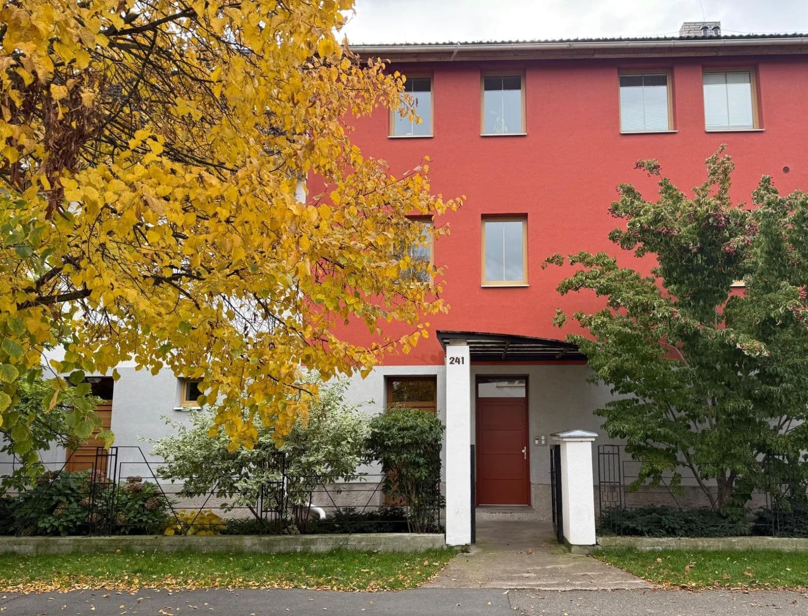 Pronájem bytu 1+kk 36 m², Na Hrázce, Hradec Králové, Královéhradecký kraj Pronájem bytu 1+kk 36 m², Na Hrázce, Hradec Králové, Královéhradecký kraj