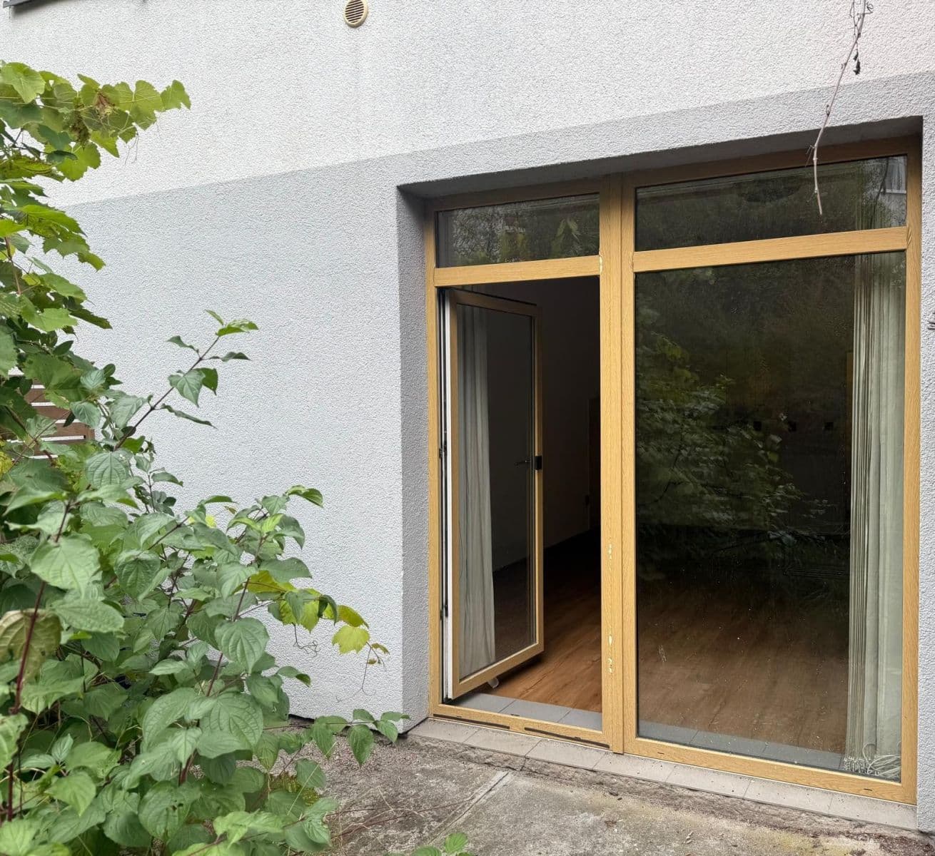 Pronájem bytu 1+kk 36 m², Na Hrázce, Hradec Králové, Královéhradecký kraj Pronájem bytu 1+kk 36 m², Na Hrázce, Hradec Králové, Královéhradecký kraj