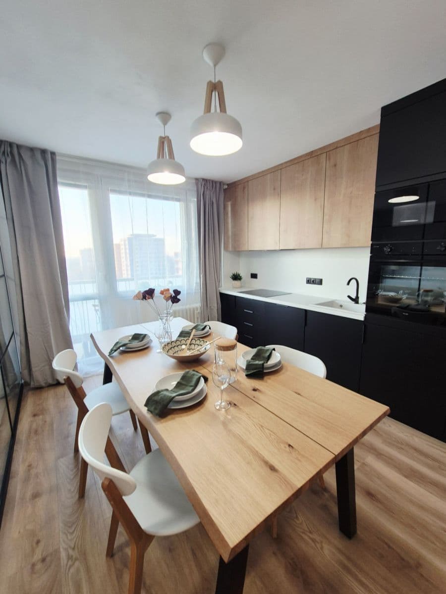 Prodej bytu 3+kk 80 m², nábřeží Závodu míru, Pardubice, Pardubický kraj Prodej bytu 3+kk 80 m², nábřeží Závodu míru, Pardubice, Pardubický kraj