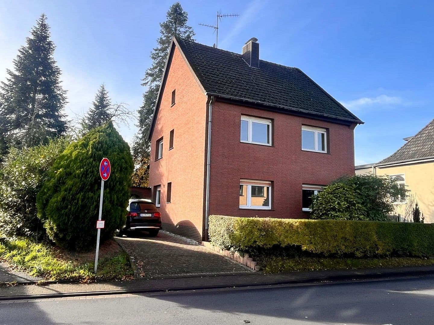 Prodej domu 120 m², pozemek 1.136 m², Stoßdorfer Straße 36, Hennef (Sieg), Severní Porýní-Vestfálsko Prodej domu 120 m², pozemek 1.136 m², Stoßdorfer Straße 36, Hennef (Sieg), Severní Porýní-Vestfálsko