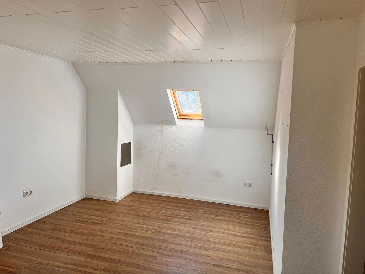 Prodej domu 120 m², pozemek 1.136 m², Stoßdorfer Straße 36, Hennef (Sieg), Severní Porýní-Vestfálsko Prodej domu 120 m², pozemek 1.136 m², Stoßdorfer Straße 36, Hennef (Sieg), Severní Porýní-Vestfálsko