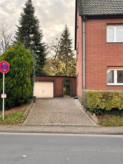 Prodej domu 120 m², pozemek 1.136 m², Stoßdorfer Straße 36, Hennef (Sieg), Severní Porýní-Vestfálsko Prodej domu 120 m², pozemek 1.136 m², Stoßdorfer Straße 36, Hennef (Sieg), Severní Porýní-Vestfálsko