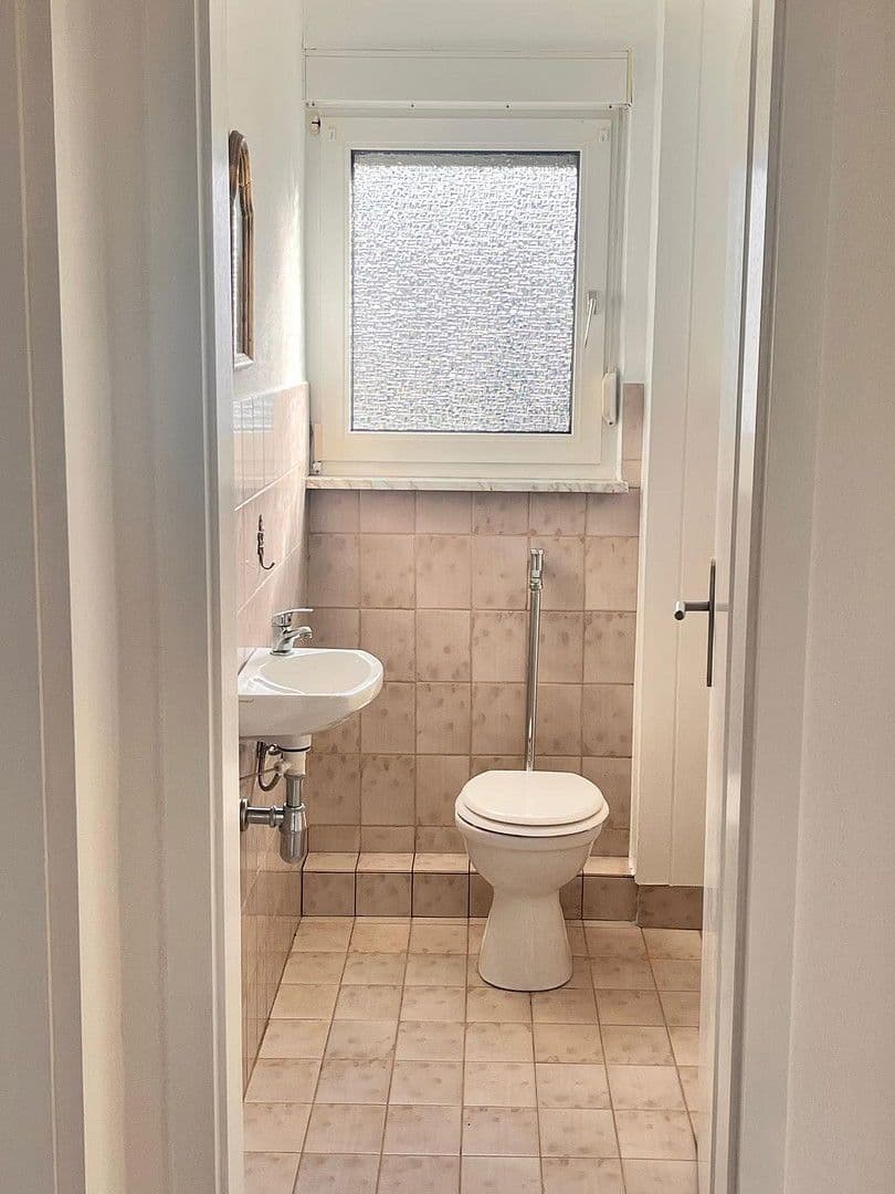 Prodej domu 120 m², pozemek 1.136 m², Stoßdorfer Straße 36, Hennef (Sieg), Severní Porýní-Vestfálsko Prodej domu 120 m², pozemek 1.136 m², Stoßdorfer Straße 36, Hennef (Sieg), Severní Porýní-Vestfálsko