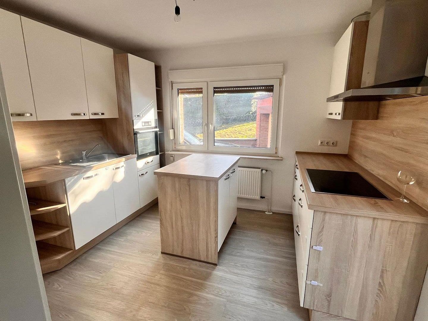 Prodej domu 120 m², pozemek 1.136 m², Stoßdorfer Straße 36, Hennef (Sieg), Severní Porýní-Vestfálsko Prodej domu 120 m², pozemek 1.136 m², Stoßdorfer Straße 36, Hennef (Sieg), Severní Porýní-Vestfálsko