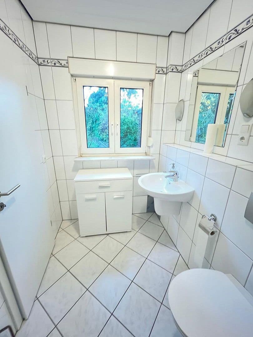 Prodej domu 120 m², pozemek 1.136 m², Stoßdorfer Straße 36, Hennef (Sieg), Severní Porýní-Vestfálsko Prodej domu 120 m², pozemek 1.136 m², Stoßdorfer Straße 36, Hennef (Sieg), Severní Porýní-Vestfálsko