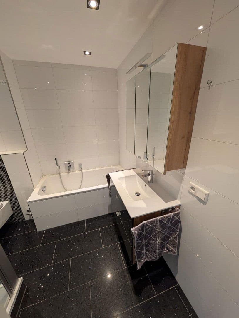 Prodej bytu 3+kk 75 m², Hagen, Severní Porýní-Vestfálsko Prodej bytu 3+kk 75 m², Hagen, Severní Porýní-Vestfálsko