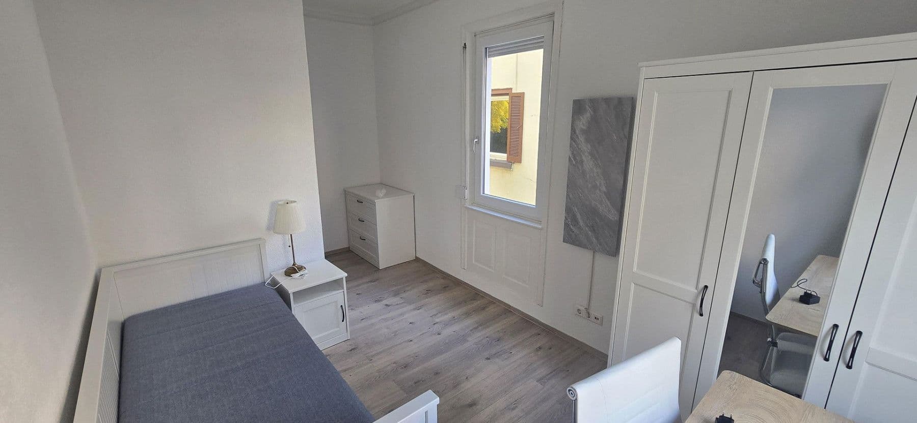 Pronájem bytu 1+1 28 m², Duisburgerstraße 22, Stuttgart, Bádensko-Württembersko Pronájem bytu 1+1 28 m², Duisburgerstraße 22, Stuttgart, Bádensko-Württembersko