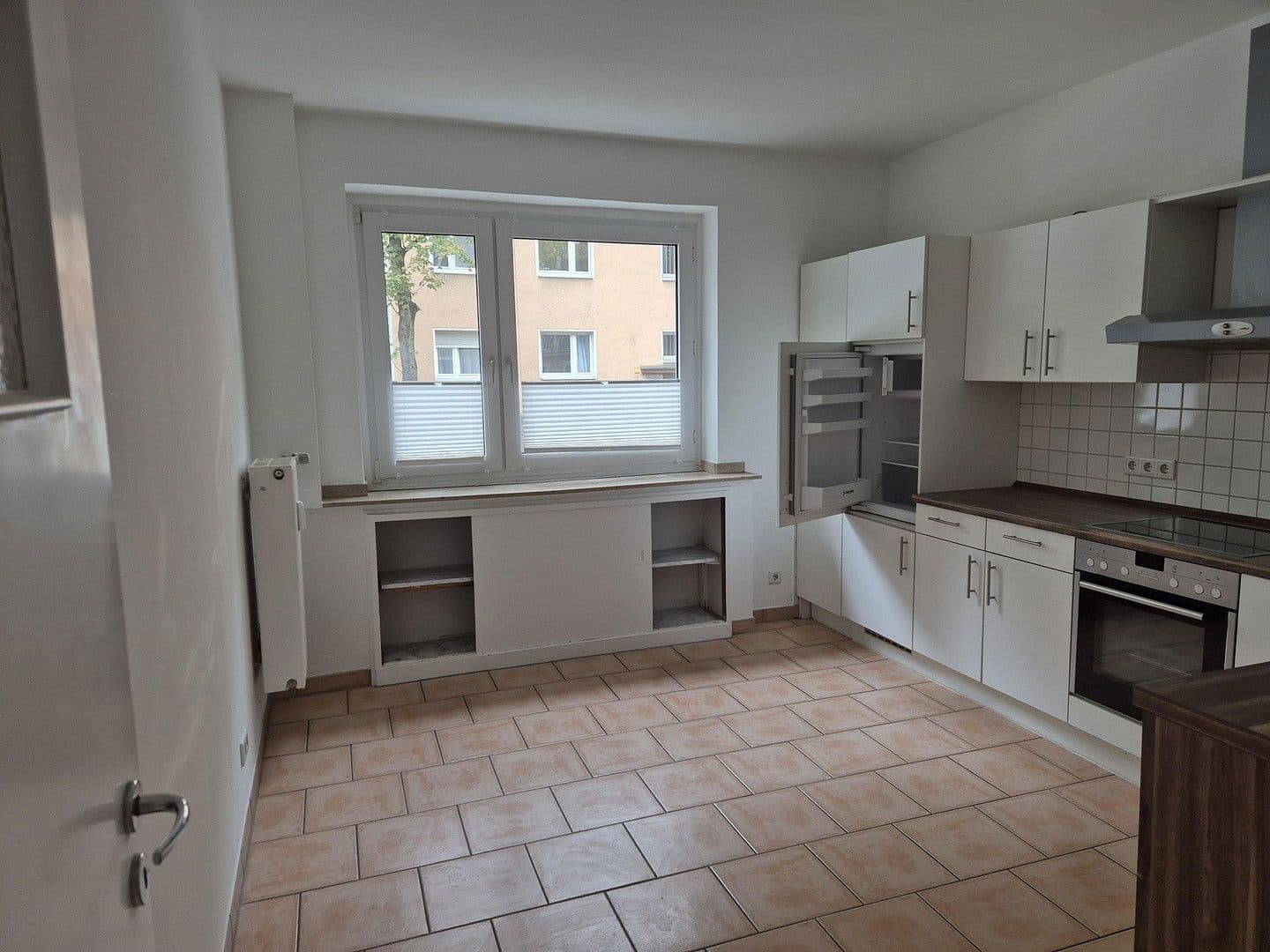 Pronájem bytu 3+1 84 m², Düsseldorf, Severní Porýní-Vestfálsko Pronájem bytu 3+1 84 m², Düsseldorf, Severní Porýní-Vestfálsko