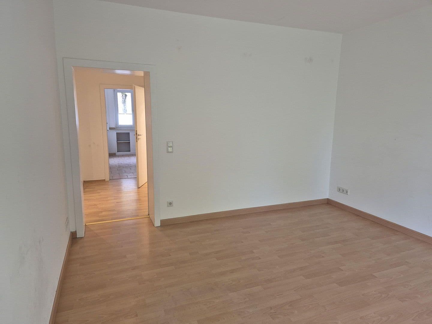 Pronájem bytu 3+1 84 m², Düsseldorf, Severní Porýní-Vestfálsko Pronájem bytu 3+1 84 m², Düsseldorf, Severní Porýní-Vestfálsko