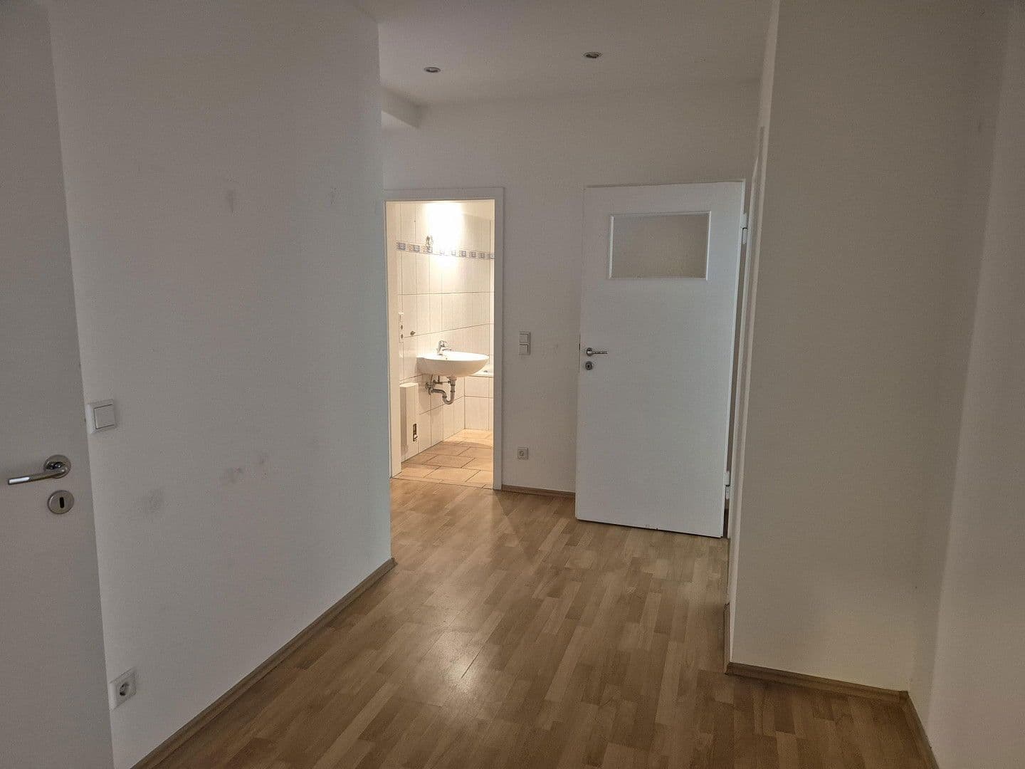 Pronájem bytu 3+1 84 m², Düsseldorf, Severní Porýní-Vestfálsko Pronájem bytu 3+1 84 m², Düsseldorf, Severní Porýní-Vestfálsko