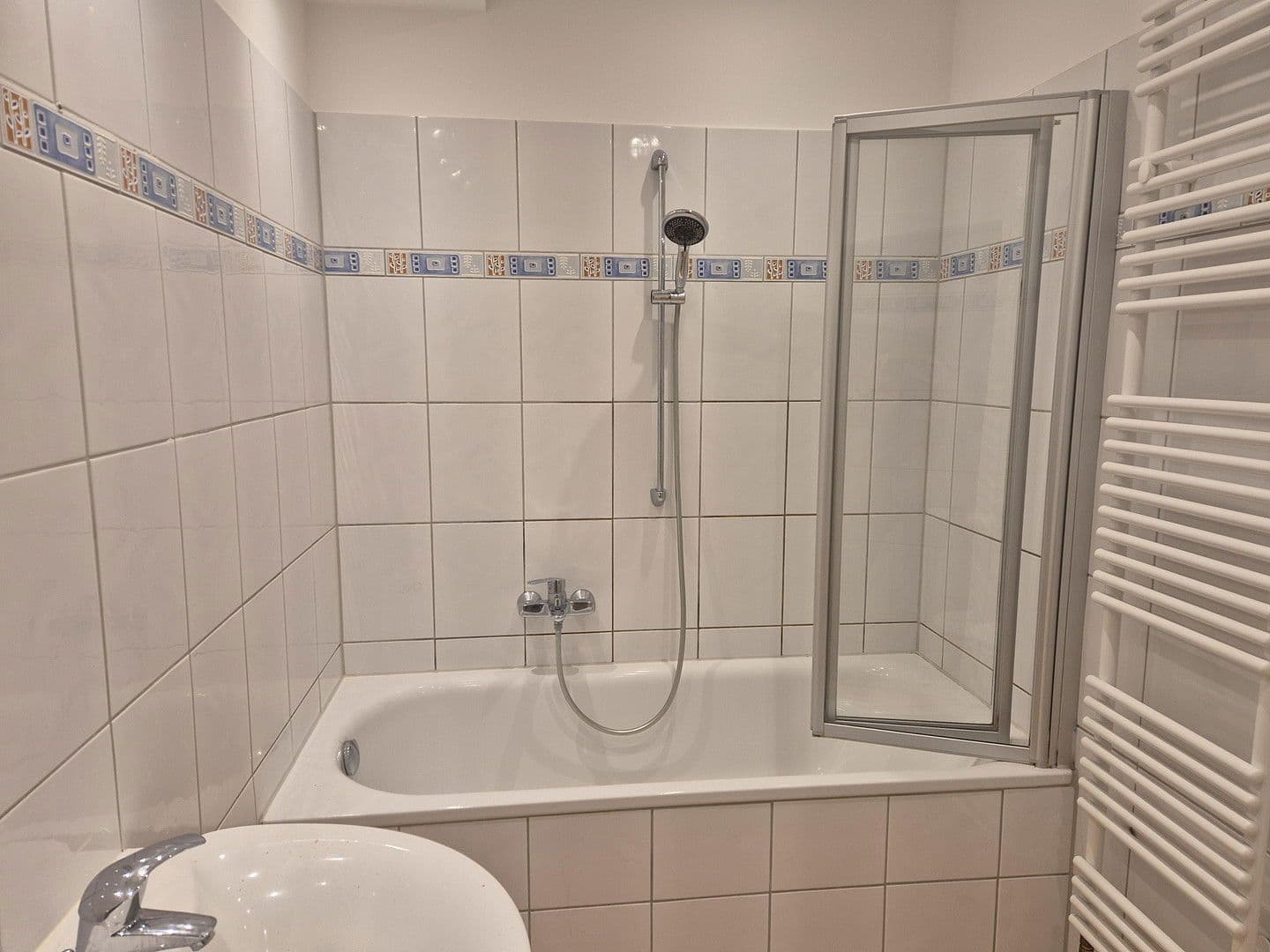 Pronájem bytu 3+1 84 m², Düsseldorf, Severní Porýní-Vestfálsko Pronájem bytu 3+1 84 m², Düsseldorf, Severní Porýní-Vestfálsko