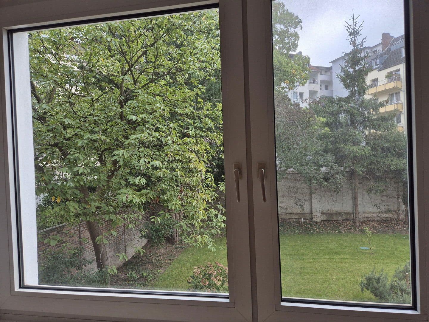 Pronájem bytu 3+1 84 m², Düsseldorf, Severní Porýní-Vestfálsko Pronájem bytu 3+1 84 m², Düsseldorf, Severní Porýní-Vestfálsko