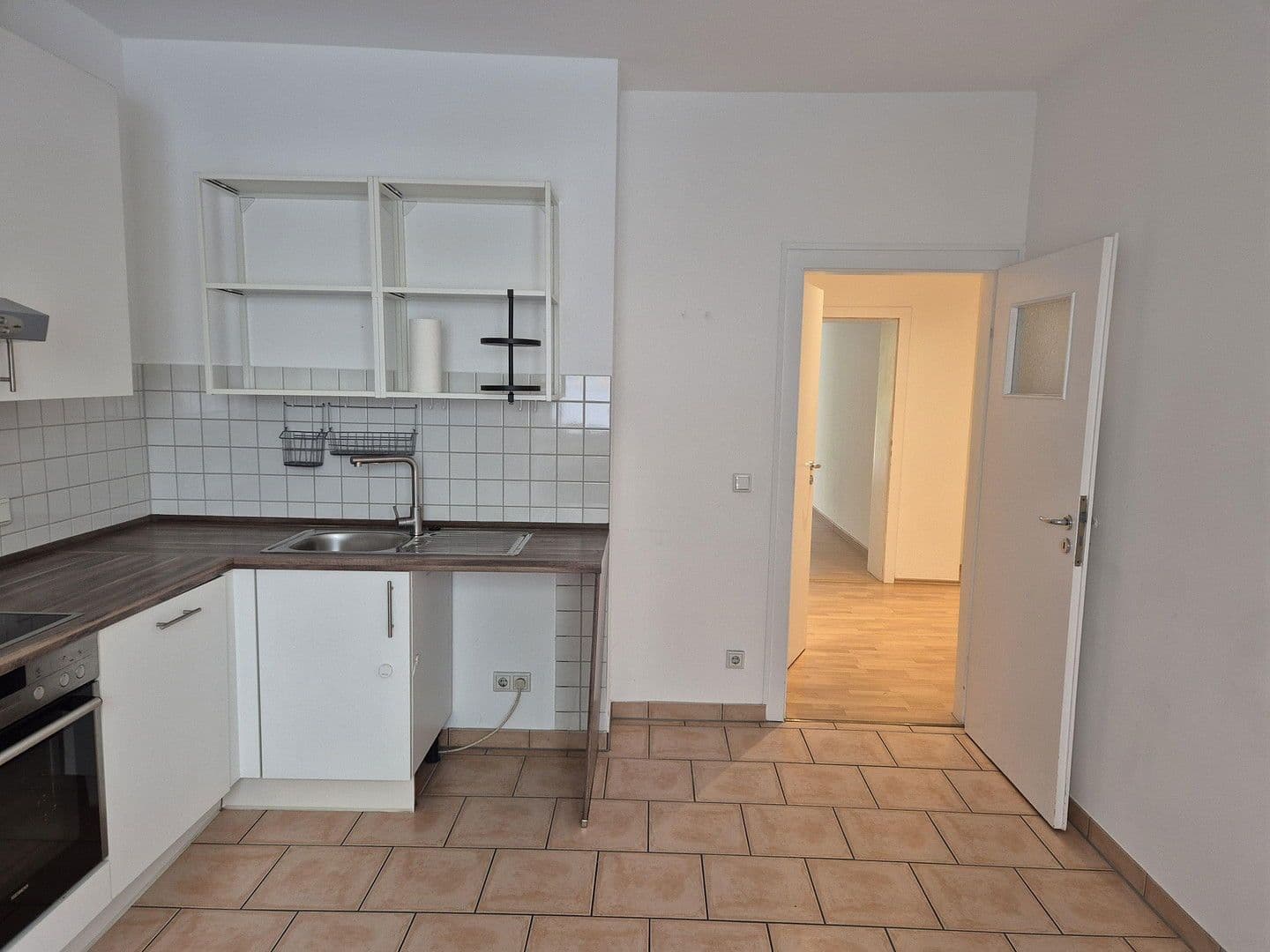 Pronájem bytu 3+1 84 m², Düsseldorf, Severní Porýní-Vestfálsko Pronájem bytu 3+1 84 m², Düsseldorf, Severní Porýní-Vestfálsko