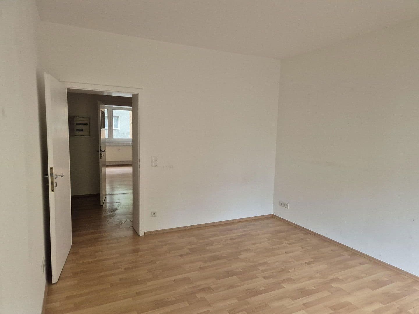 Pronájem bytu 3+1 84 m², Düsseldorf, Severní Porýní-Vestfálsko Pronájem bytu 3+1 84 m², Düsseldorf, Severní Porýní-Vestfálsko