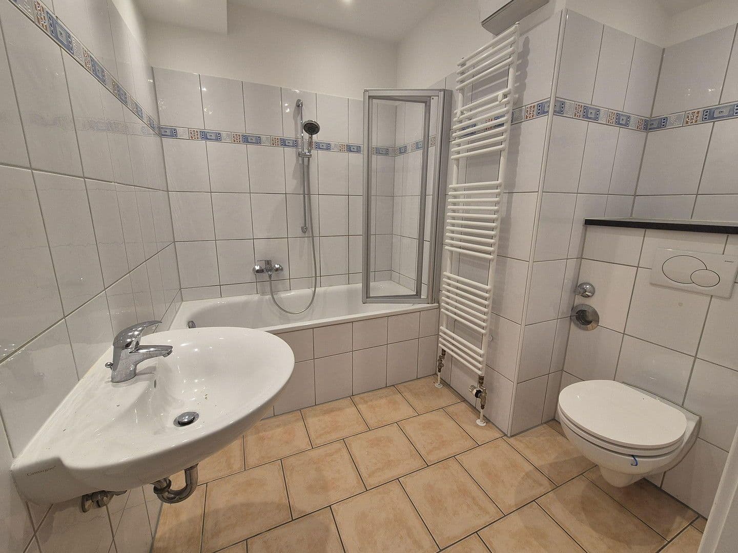 Pronájem bytu 3+1 84 m², Düsseldorf, Severní Porýní-Vestfálsko Pronájem bytu 3+1 84 m², Düsseldorf, Severní Porýní-Vestfálsko