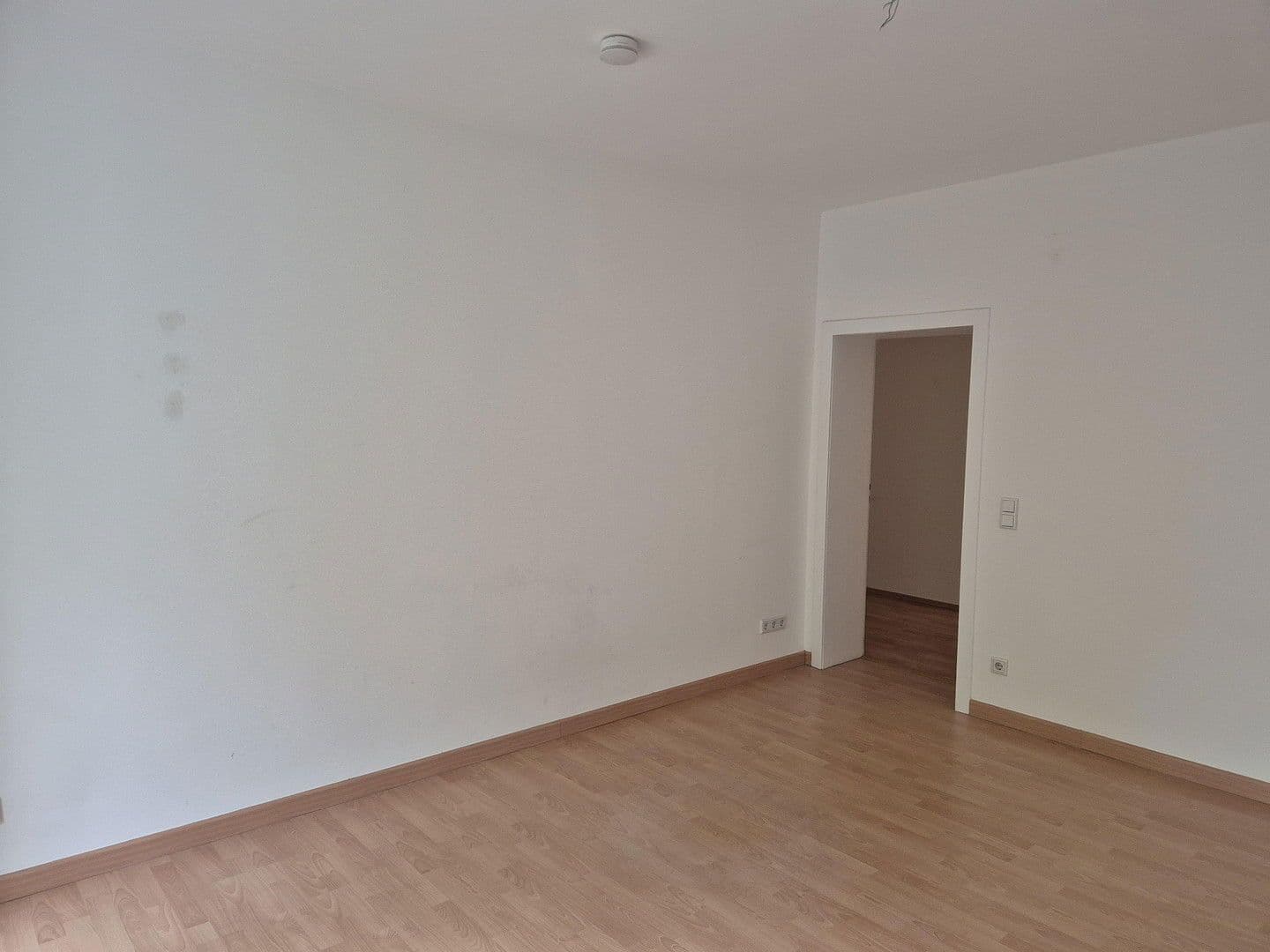 Pronájem bytu 3+1 84 m², Düsseldorf, Severní Porýní-Vestfálsko Pronájem bytu 3+1 84 m², Düsseldorf, Severní Porýní-Vestfálsko