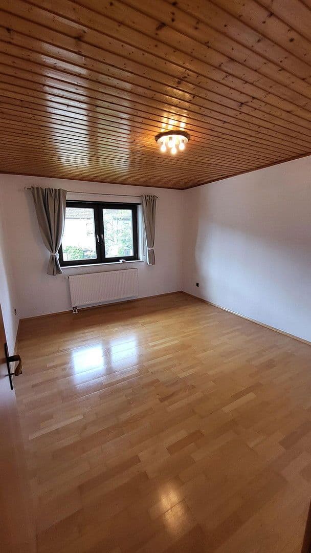 Prodej domu 195 m², pozemek 356 m², Am Waldfrieden 38, Oftersheim, Bádensko-Württembersko Prodej domu 195 m², pozemek 356 m², Am Waldfrieden 38, Oftersheim, Bádensko-Württembersko