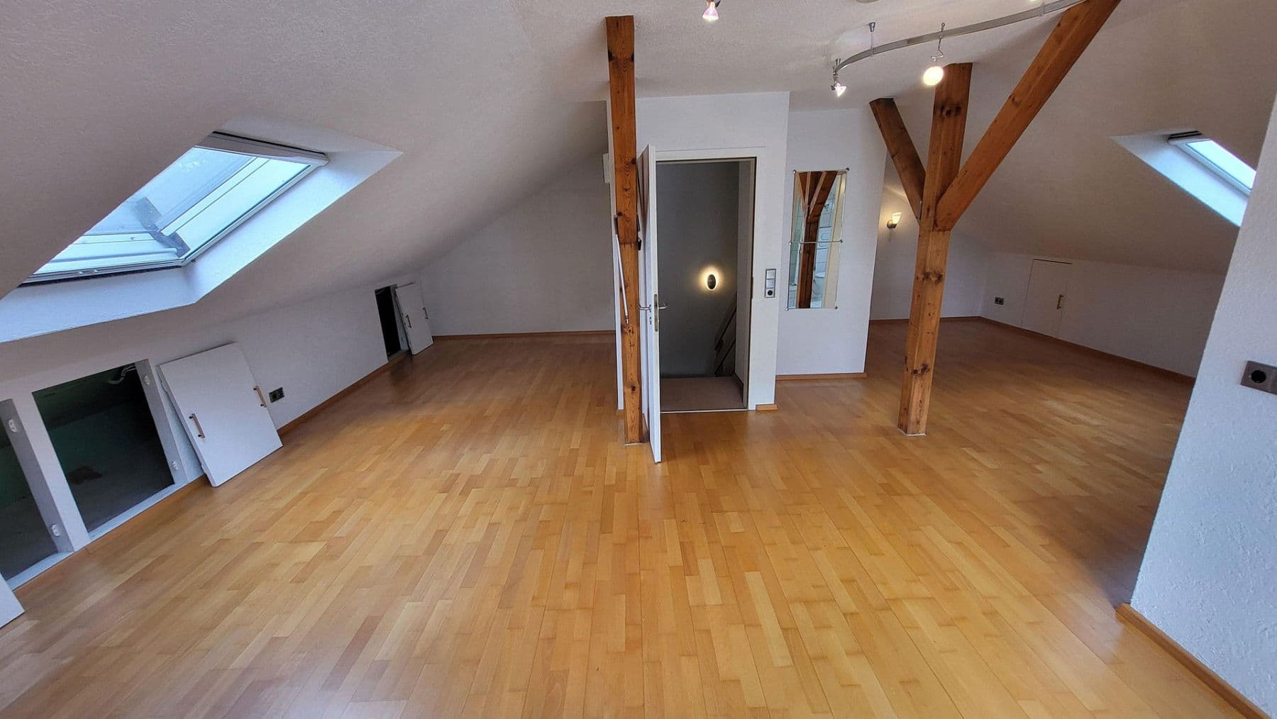 Prodej domu 195 m², pozemek 356 m², Am Waldfrieden 38, Oftersheim, Bádensko-Württembersko Prodej domu 195 m², pozemek 356 m², Am Waldfrieden 38, Oftersheim, Bádensko-Württembersko