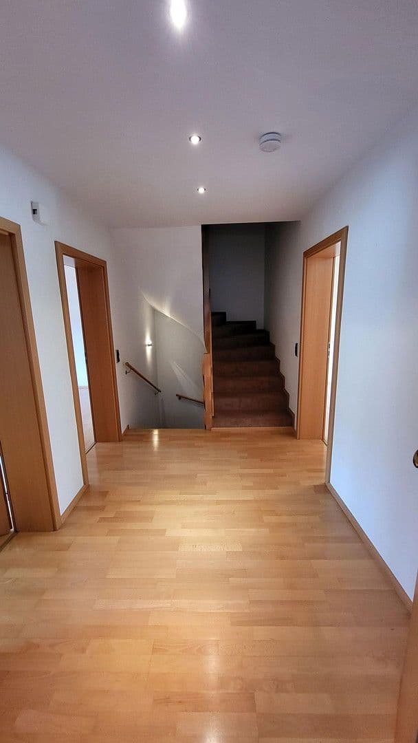 Prodej domu 195 m², pozemek 356 m², Am Waldfrieden 38, Oftersheim, Bádensko-Württembersko Prodej domu 195 m², pozemek 356 m², Am Waldfrieden 38, Oftersheim, Bádensko-Württembersko