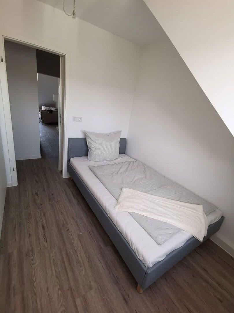 Pronájem bytu 2+1 26 m², Jahnstraße 96, Düsseldorf, Severní Porýní-Vestfálsko Pronájem bytu 2+1 26 m², Jahnstraße 96, Düsseldorf, Severní Porýní-Vestfálsko
