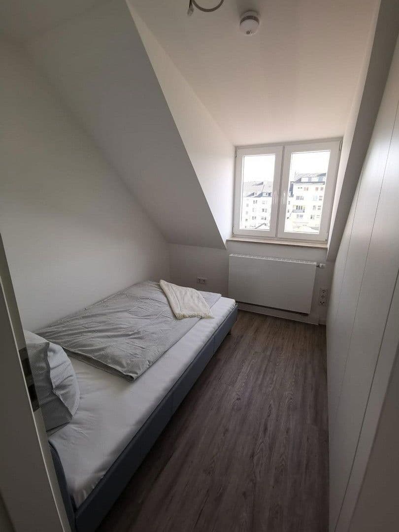 Pronájem bytu 2+1 26 m², Jahnstraße 96, Düsseldorf, Severní Porýní-Vestfálsko Pronájem bytu 2+1 26 m², Jahnstraße 96, Düsseldorf, Severní Porýní-Vestfálsko