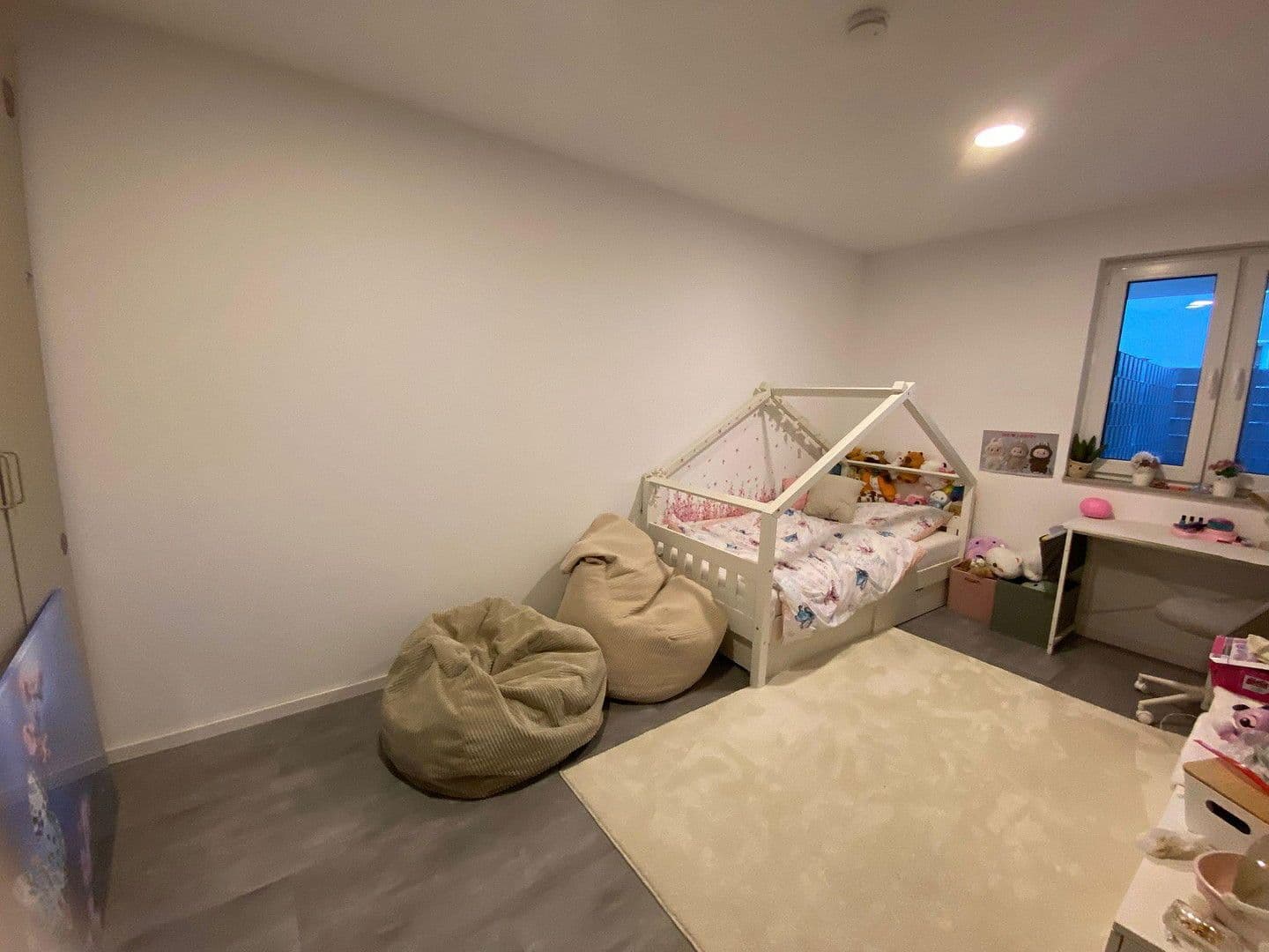 Pronájem bytu 3+1 86 m², Goethestr. 4, Sarstedt, Dolní Sasko Pronájem bytu 3+1 86 m², Goethestr. 4, Sarstedt, Dolní Sasko