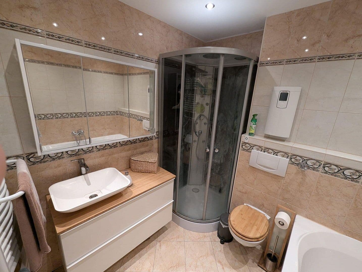 Prodej bytu 4+1 109 m², Neuss, Severní Porýní-Vestfálsko Prodej bytu 4+1 109 m², Neuss, Severní Porýní-Vestfálsko