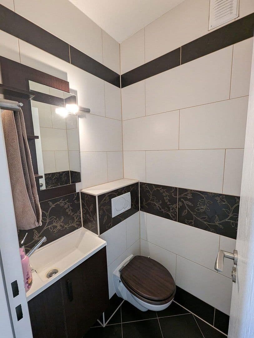 Prodej bytu 4+1 109 m², Neuss, Severní Porýní-Vestfálsko Prodej bytu 4+1 109 m², Neuss, Severní Porýní-Vestfálsko