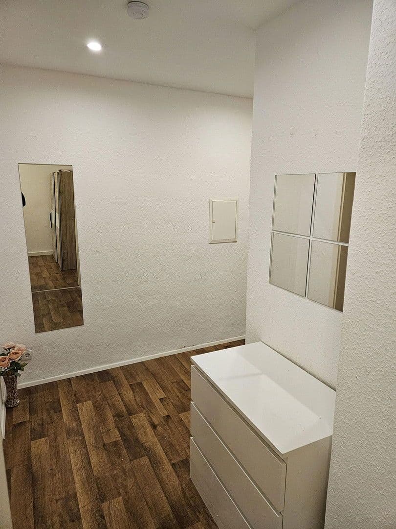 Pronájem bytu 3+1 35 m², Auf der Papenburg 11, Hannover, Dolní Sasko Pronájem bytu 3+1 35 m², Auf der Papenburg 11, Hannover, Dolní Sasko