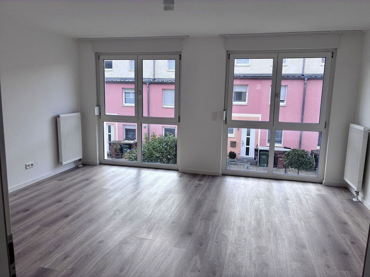 Pronájem domu 140 m², pozemek 137 m², Feucht, Bavorsko Pronájem domu 140 m², pozemek 137 m², Feucht, Bavorsko