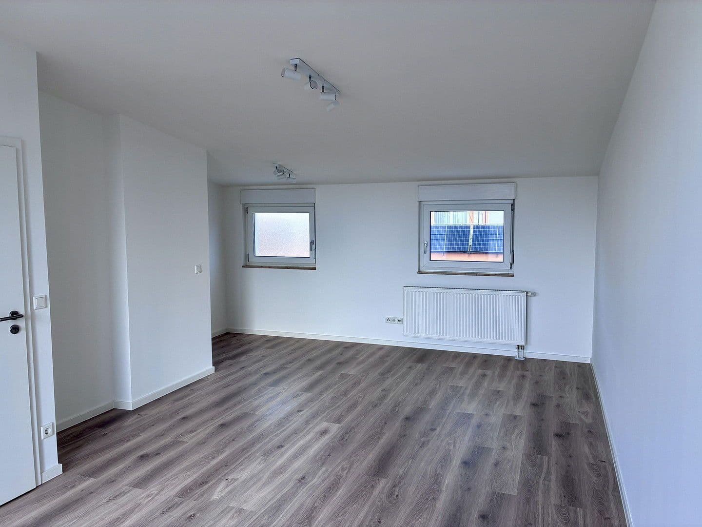 Pronájem domu 140 m², pozemek 137 m², Feucht, Bavorsko Pronájem domu 140 m², pozemek 137 m², Feucht, Bavorsko