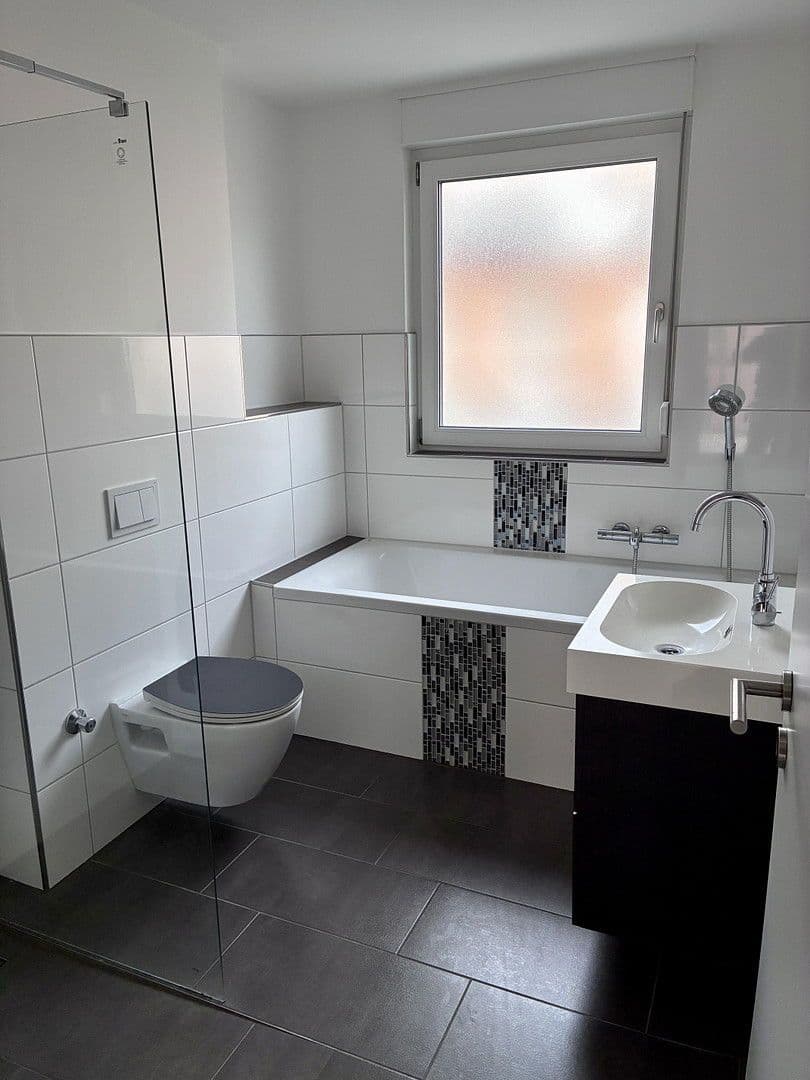 Pronájem domu 140 m², pozemek 137 m², Feucht, Bavorsko Pronájem domu 140 m², pozemek 137 m², Feucht, Bavorsko