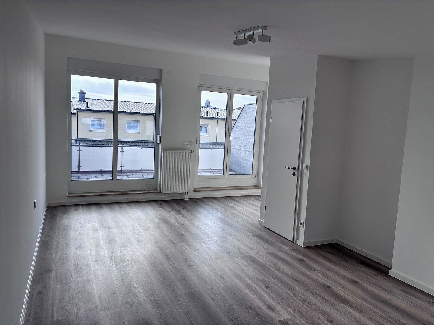 Pronájem domu 140 m², pozemek 137 m², Feucht, Bavorsko Pronájem domu 140 m², pozemek 137 m², Feucht, Bavorsko