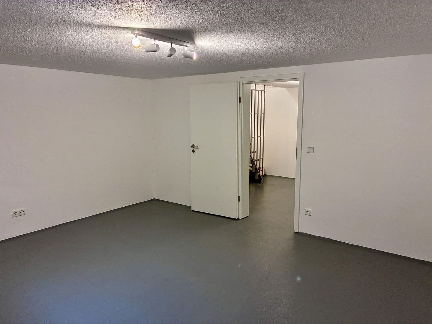 Pronájem domu 140 m², pozemek 137 m², Feucht, Bavorsko Pronájem domu 140 m², pozemek 137 m², Feucht, Bavorsko